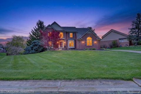4054 Calumet Drive W Oakland Charter Township MI 48306