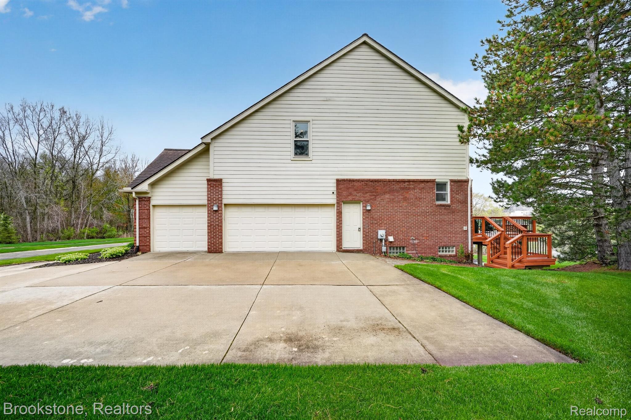 4054 Calumet Drive W