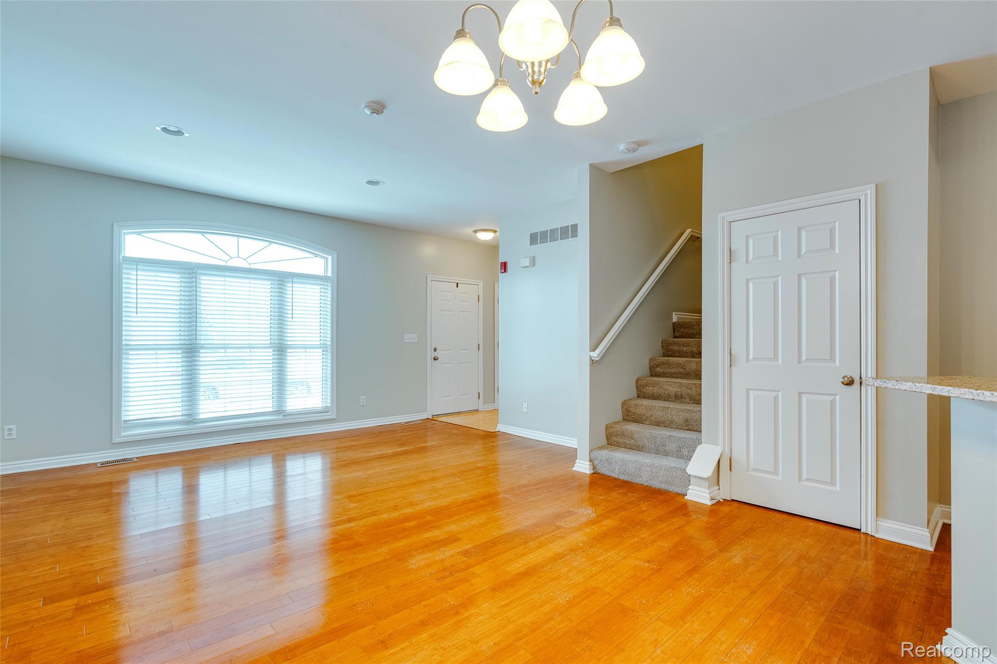 1584 Commodore Circle