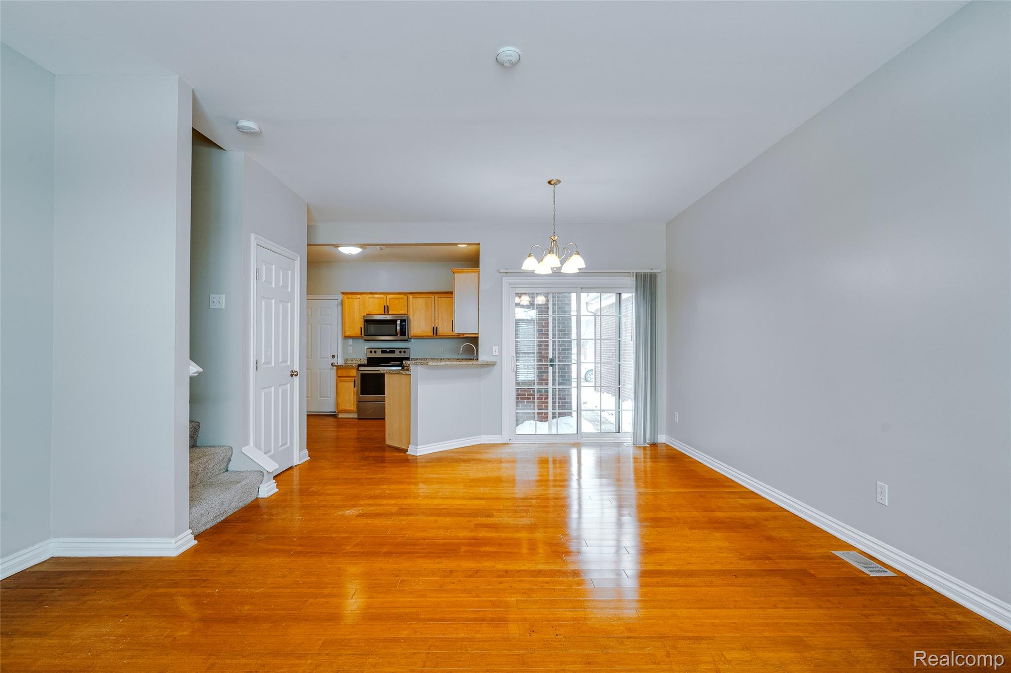 1584 Commodore Circle