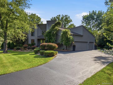 1250 Sunniwood Place Oakland Charter Township MI 48306