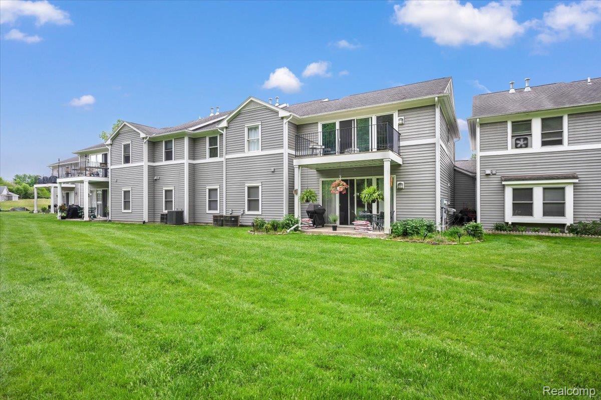 2142 Carriage Hill Circle