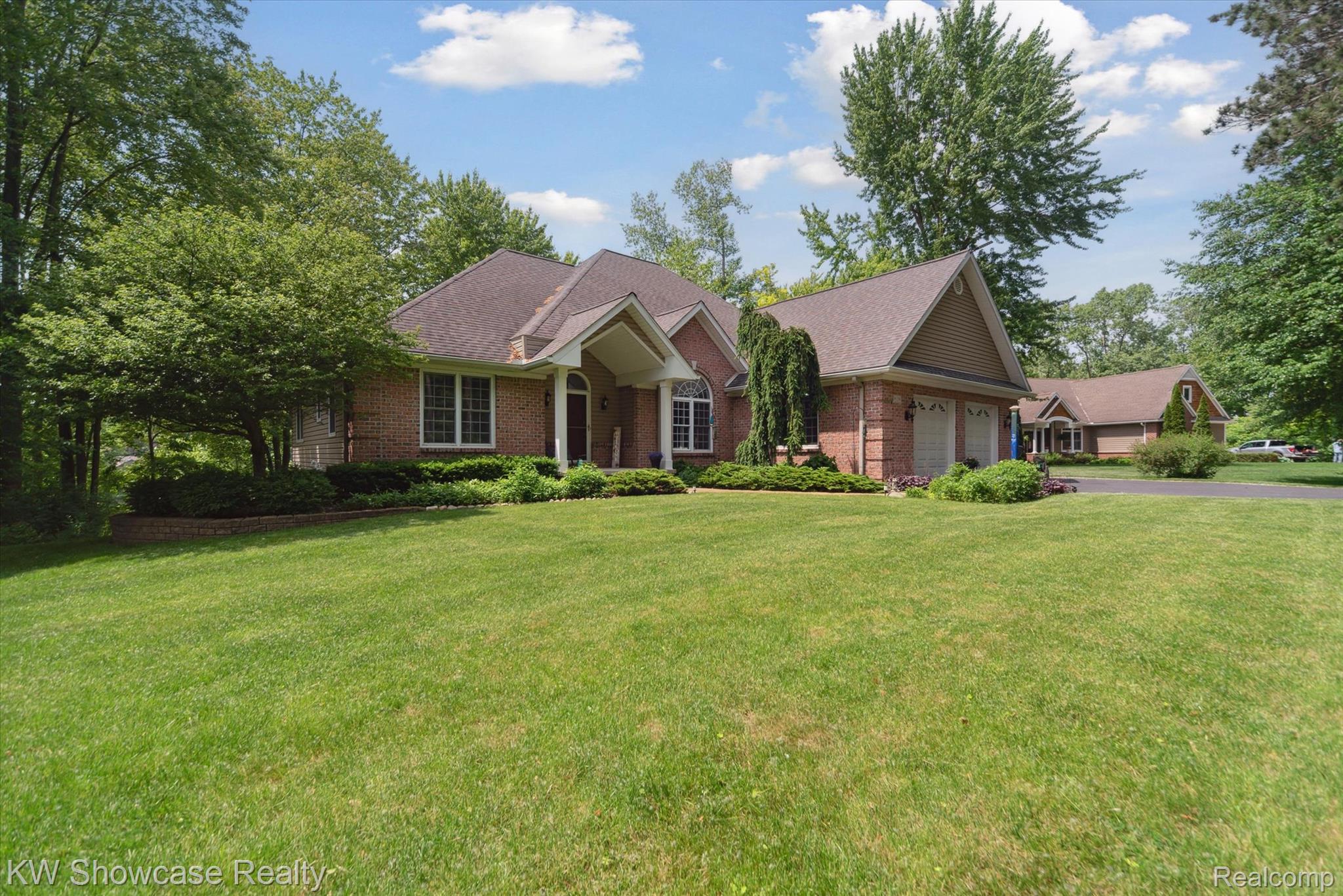 9120 PINEVIEW LAKE Drive