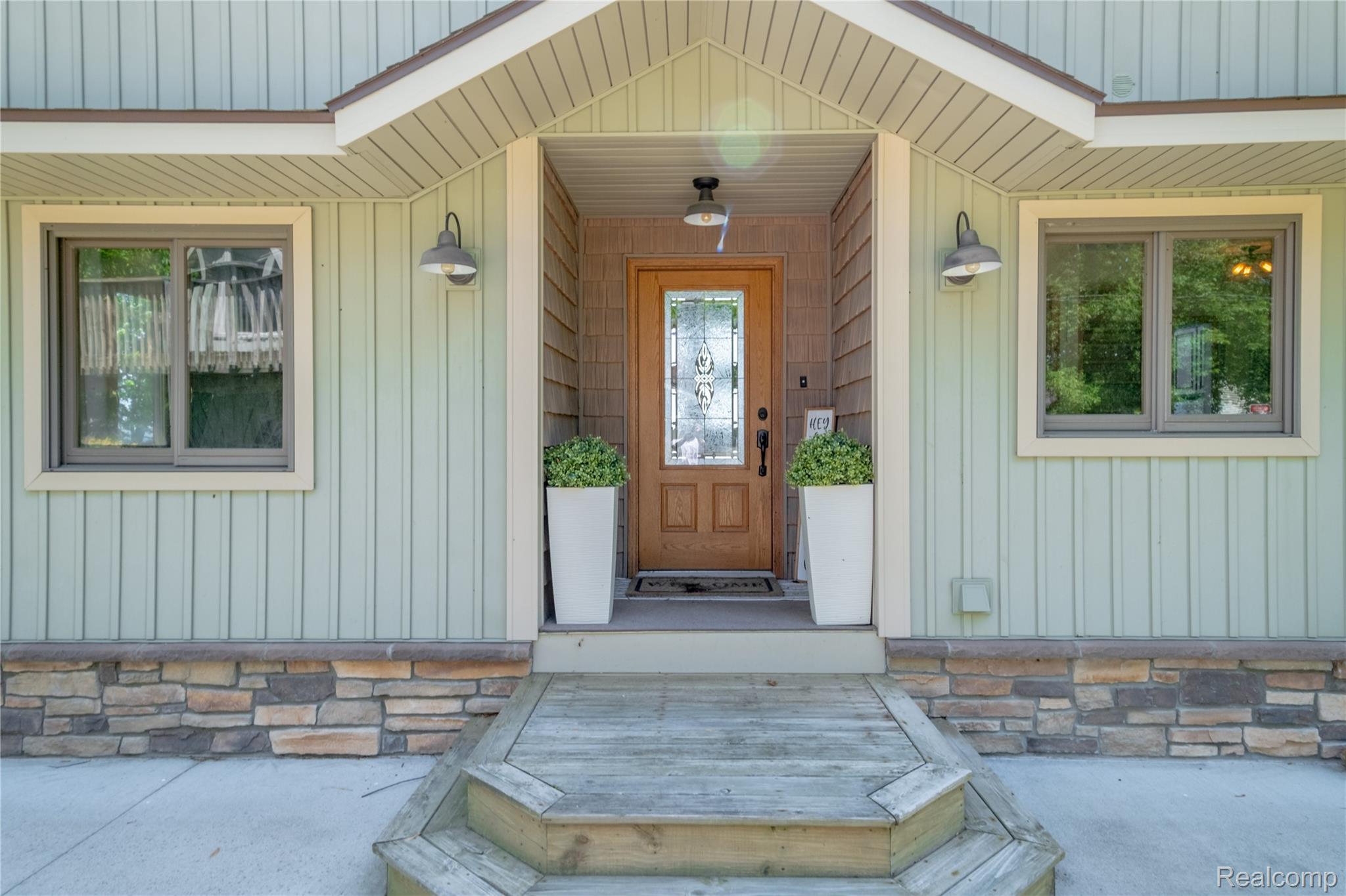 1083 S Lakeshore Road