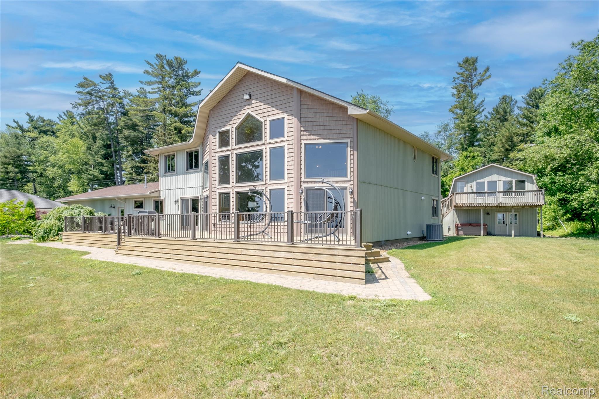 1083 S Lakeshore Road