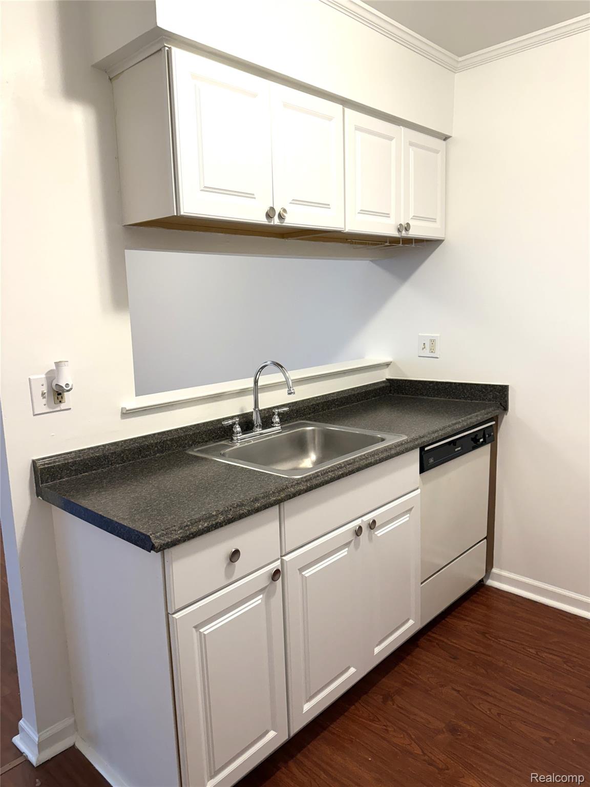 27048 Winchester Street