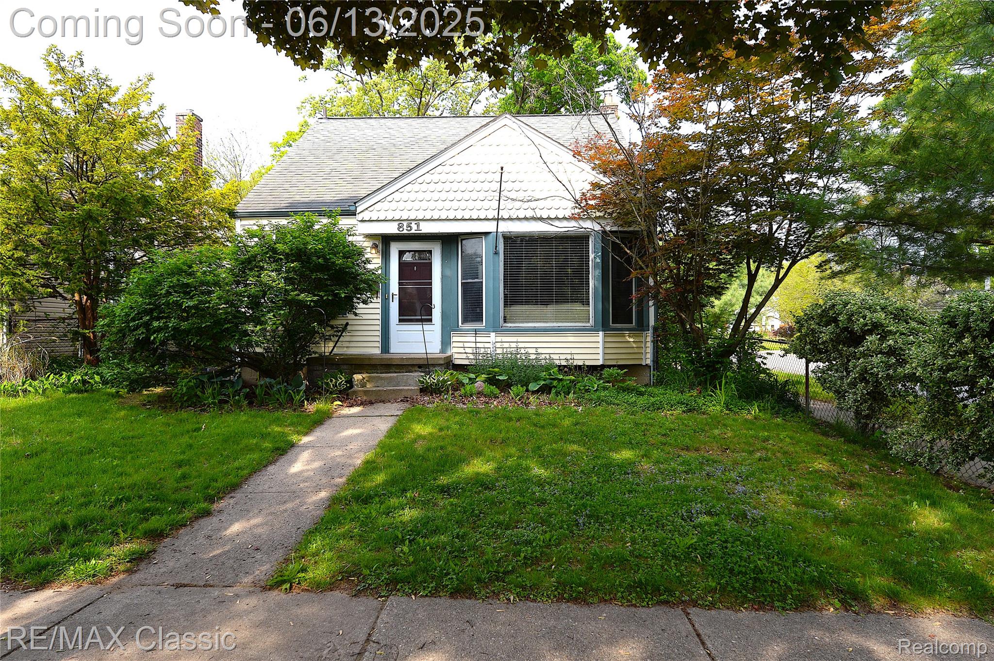 851 Flowerdale Street