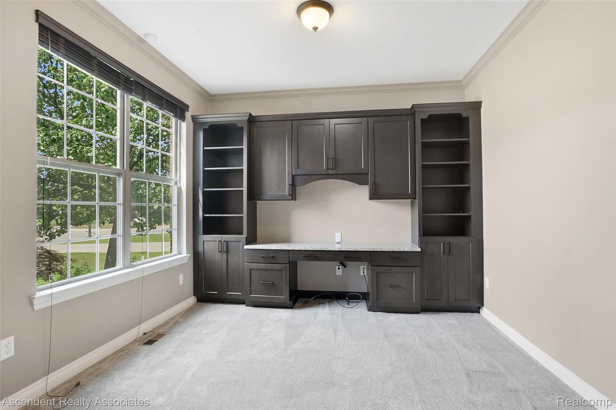 915 Appleton Court