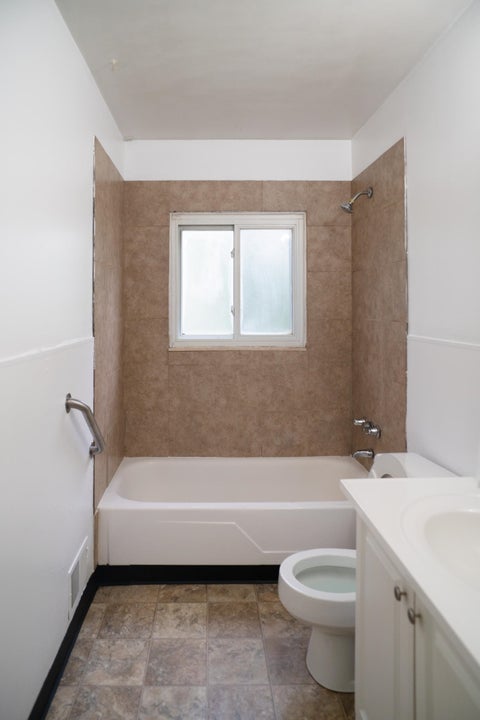 Tiny photo for 226 E Lakeview Road, Flint City, MI 48503 (MLS # 5050224719)
