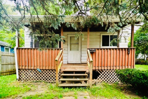 Tiny photo for 226 E Lakeview Road, Flint City, MI 48503 (MLS # 5050224719)