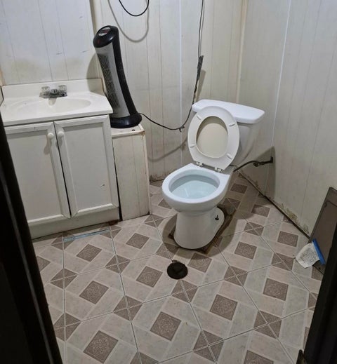 Tiny photo for 226 E Lakeview Road, Flint City, MI 48503 (MLS # 5050224719)