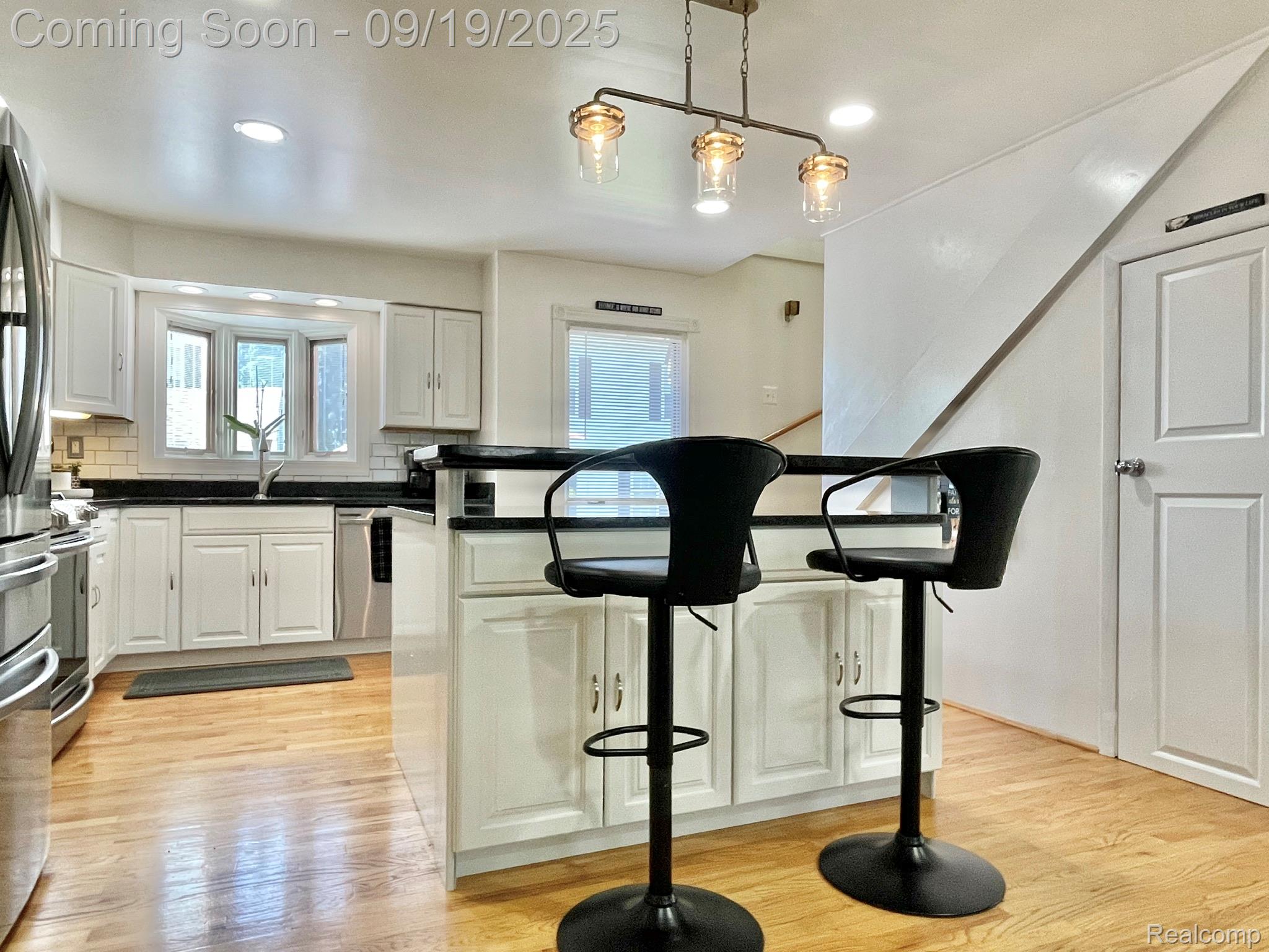 St Clair Shores City, Michigan 48081, United States, 3 Bedrooms Bedrooms, ,3 BathroomsBathrooms,Residential,Pending,211392