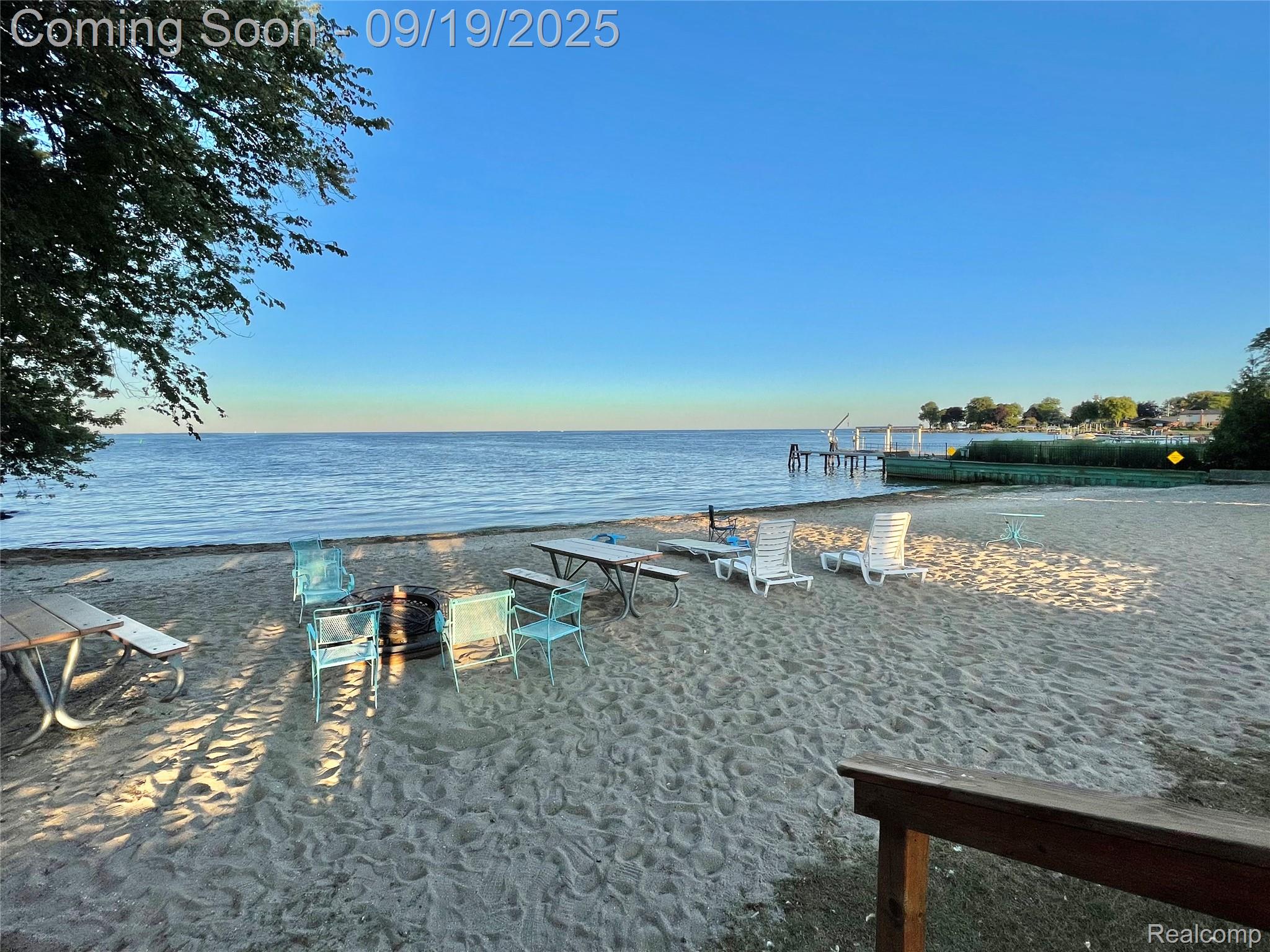 St Clair Shores City, Michigan 48081, United States, 3 Bedrooms Bedrooms, ,3 BathroomsBathrooms,Residential,Pending,211392