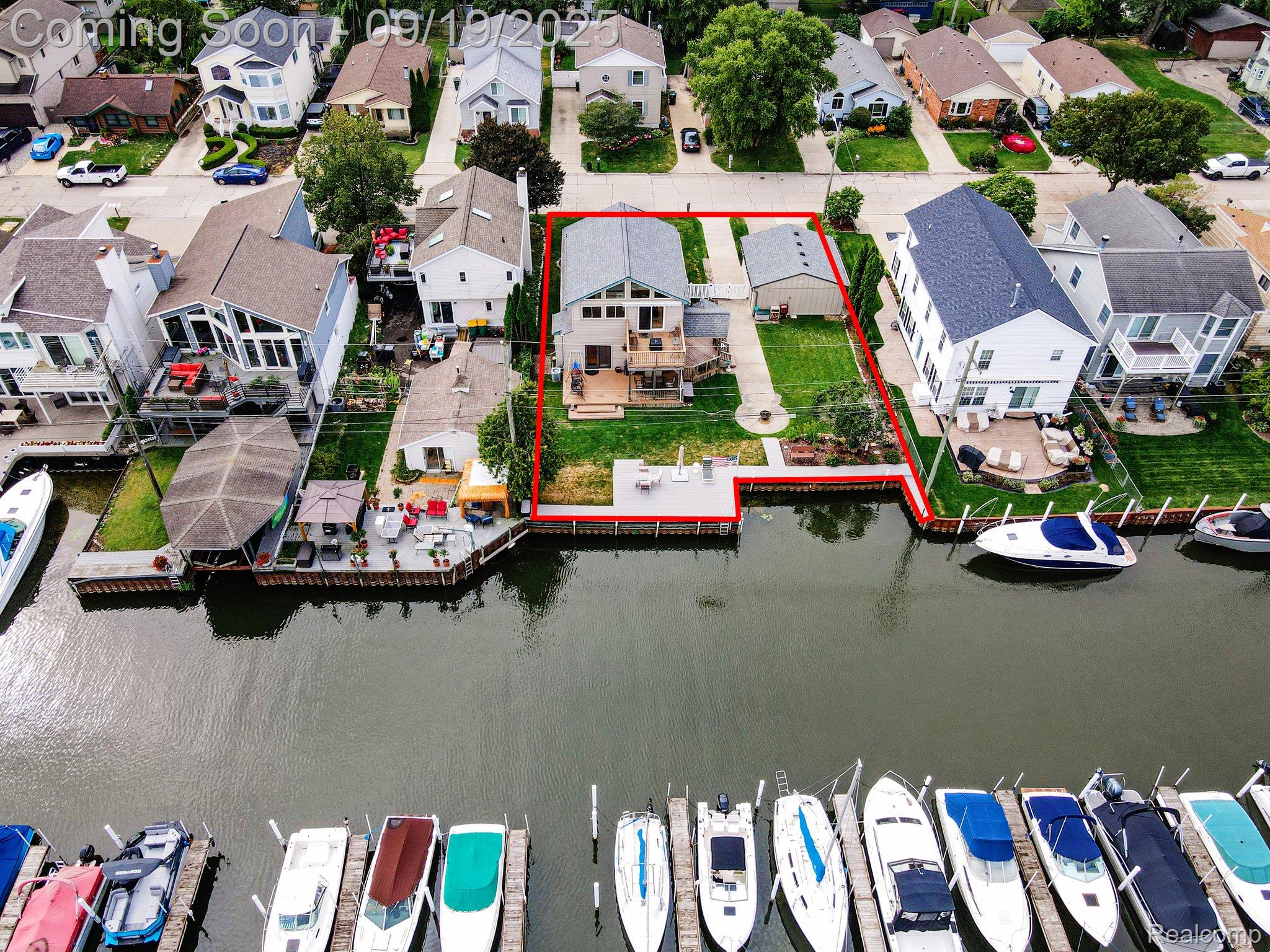 St Clair Shores City, Michigan 48081, United States, 3 Bedrooms Bedrooms, ,3 BathroomsBathrooms,Residential,Pending,211392