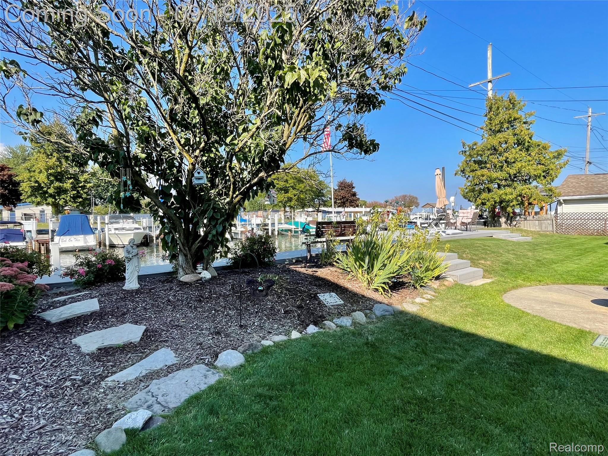 St Clair Shores City, Michigan 48081, United States, 3 Bedrooms Bedrooms, ,3 BathroomsBathrooms,Residential,Pending,211392