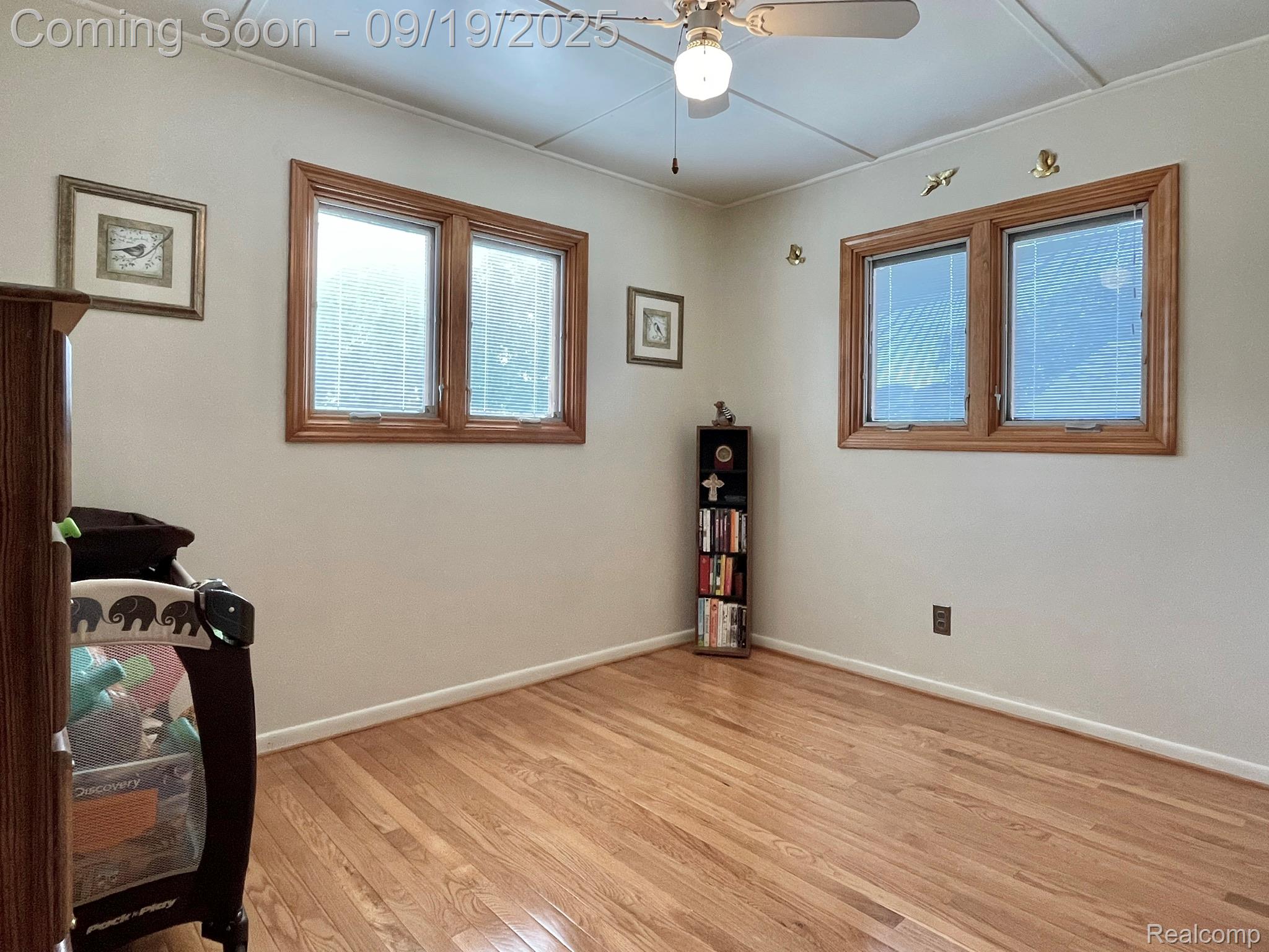 St Clair Shores City, Michigan 48081, United States, 3 Bedrooms Bedrooms, ,3 BathroomsBathrooms,Residential,Pending,211392