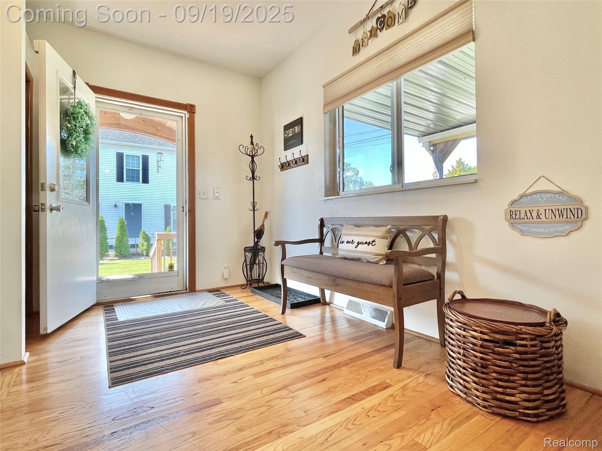 St Clair Shores City, Michigan 48081, United States, 3 Bedrooms Bedrooms, ,3 BathroomsBathrooms,Residential,Pending,211392