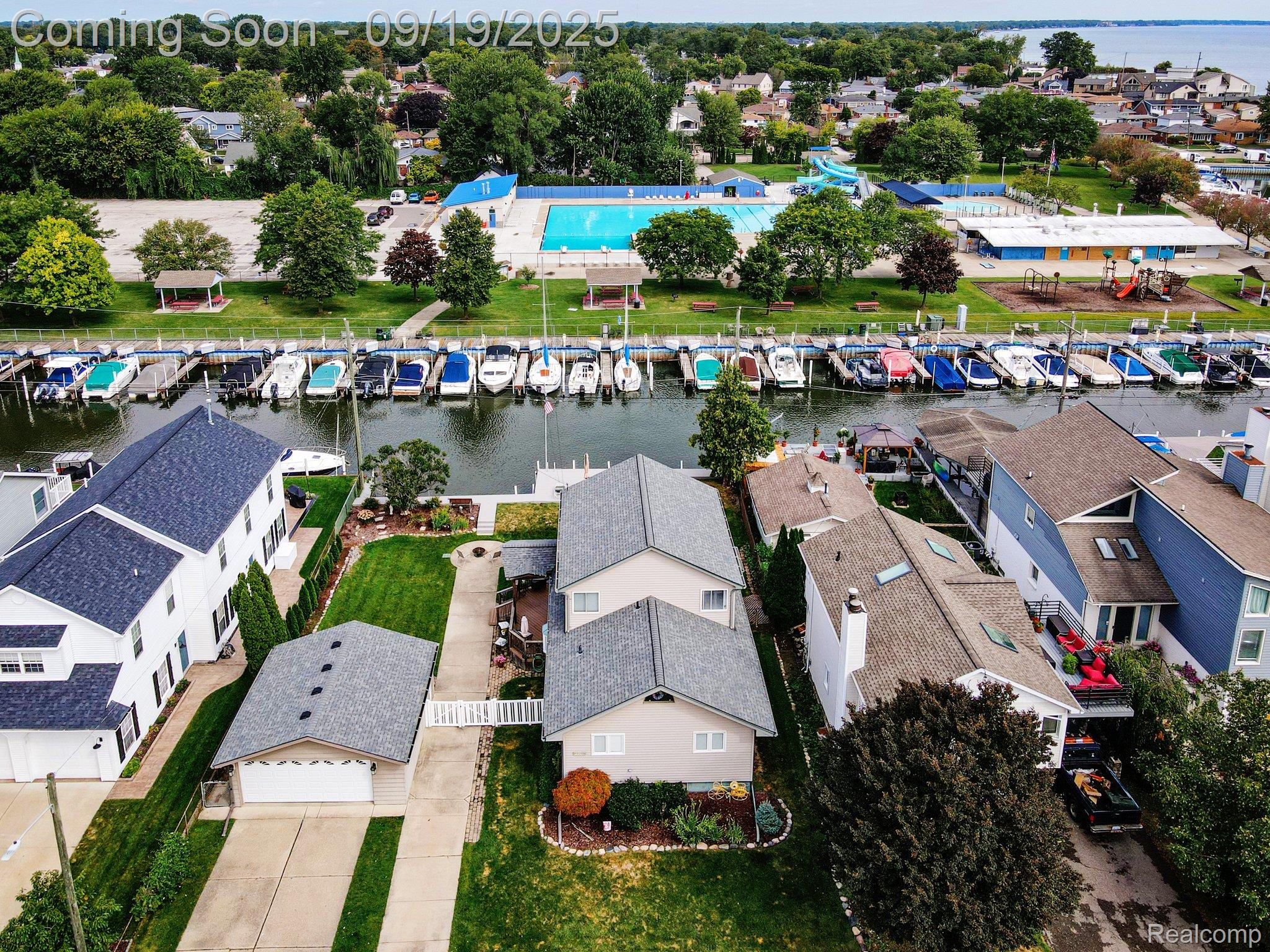 St Clair Shores City, Michigan 48081, United States, 3 Bedrooms Bedrooms, ,3 BathroomsBathrooms,Residential,Pending,211392