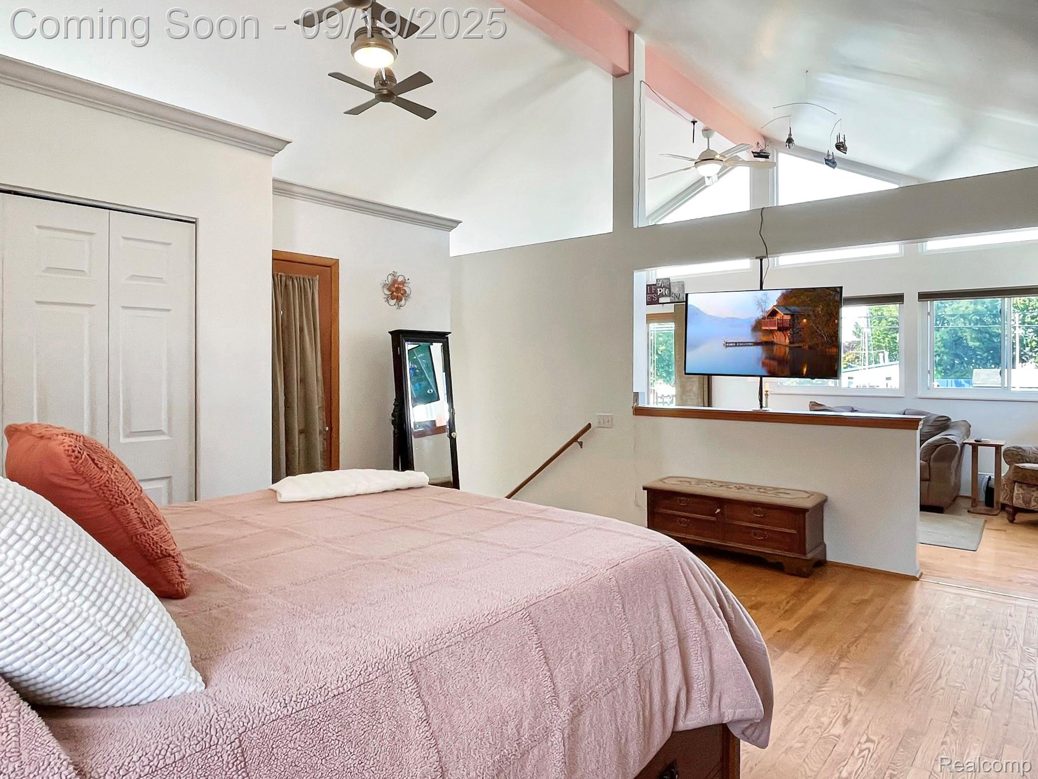 St Clair Shores City, Michigan 48081, United States, 3 Bedrooms Bedrooms, ,3 BathroomsBathrooms,Residential,Pending,211392