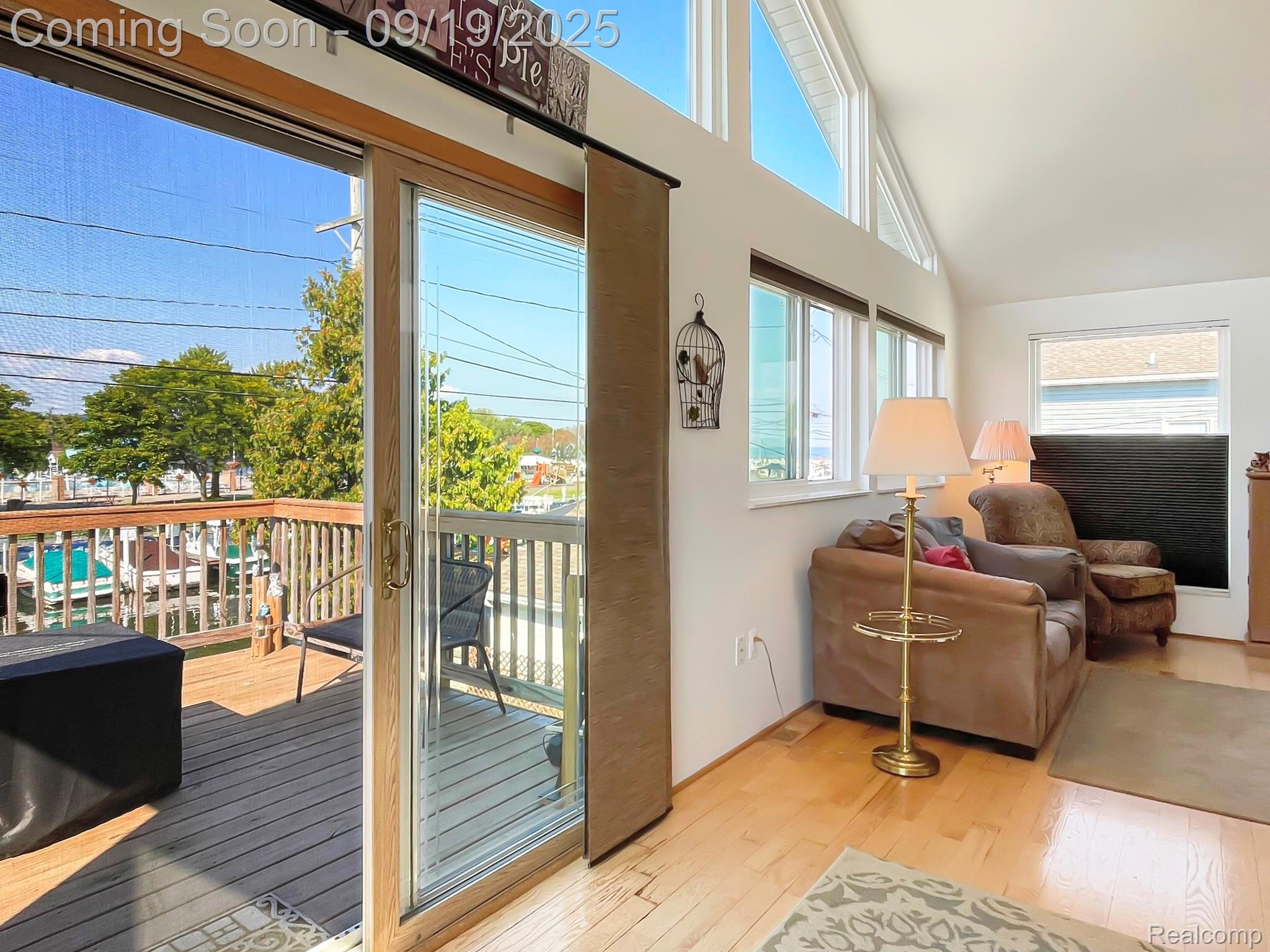 St Clair Shores City, Michigan 48081, United States, 3 Bedrooms Bedrooms, ,3 BathroomsBathrooms,Residential,Pending,211392