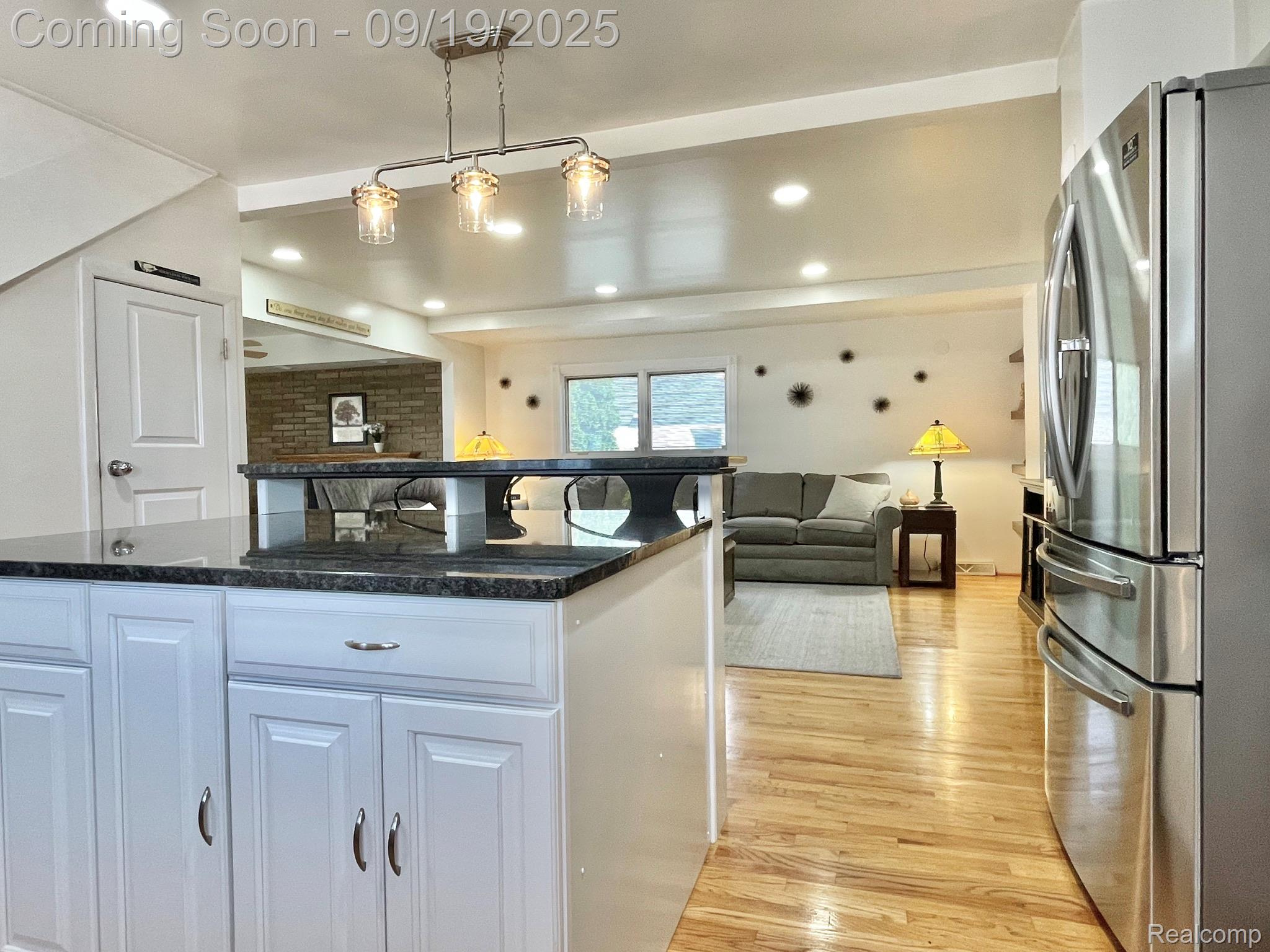 St Clair Shores City, Michigan 48081, United States, 3 Bedrooms Bedrooms, ,3 BathroomsBathrooms,Residential,Pending,211392