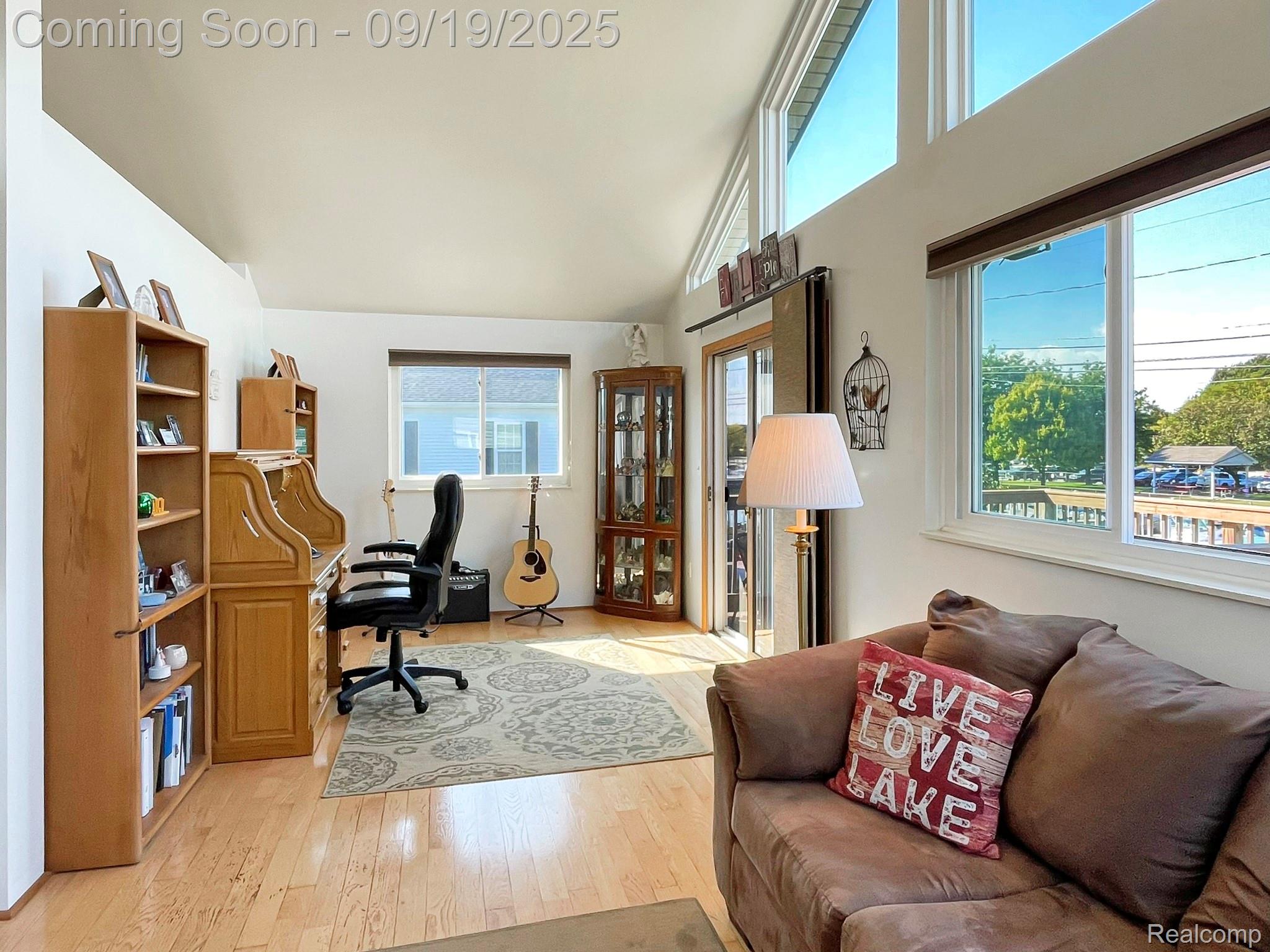 St Clair Shores City, Michigan 48081, United States, 3 Bedrooms Bedrooms, ,3 BathroomsBathrooms,Residential,Pending,211392