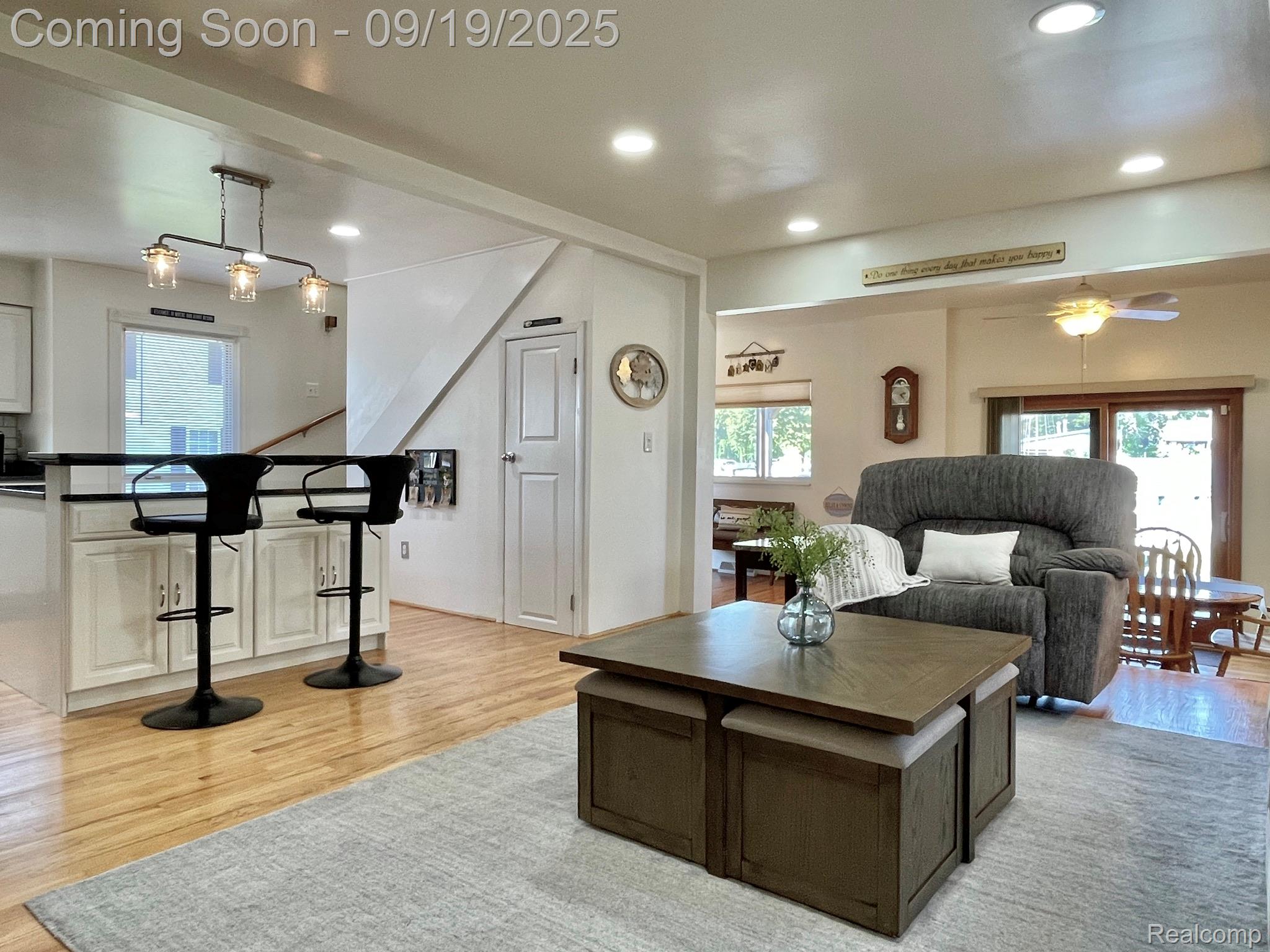 St Clair Shores City, Michigan 48081, United States, 3 Bedrooms Bedrooms, ,3 BathroomsBathrooms,Residential,Pending,211392