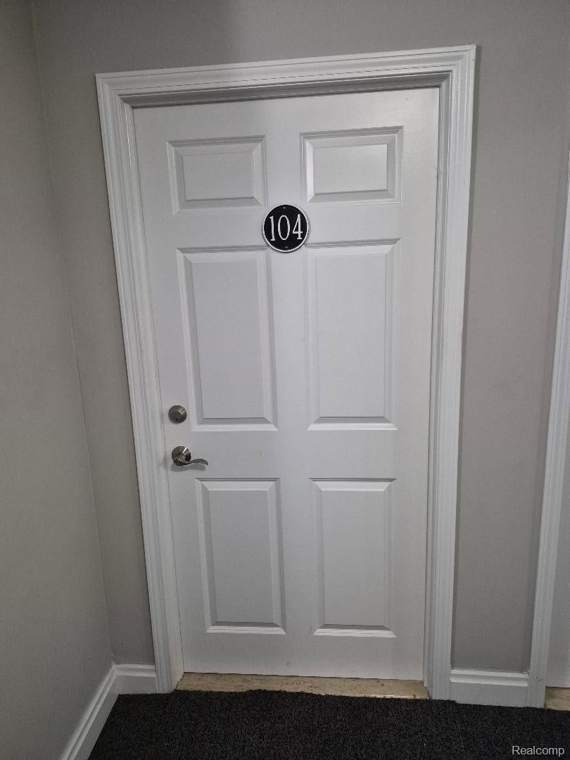 6139 Orchard Lake Road 104