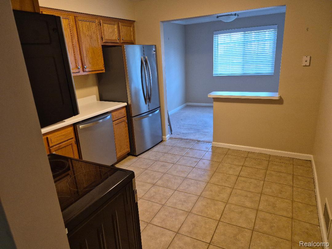 6139 Orchard Lake Road 104
