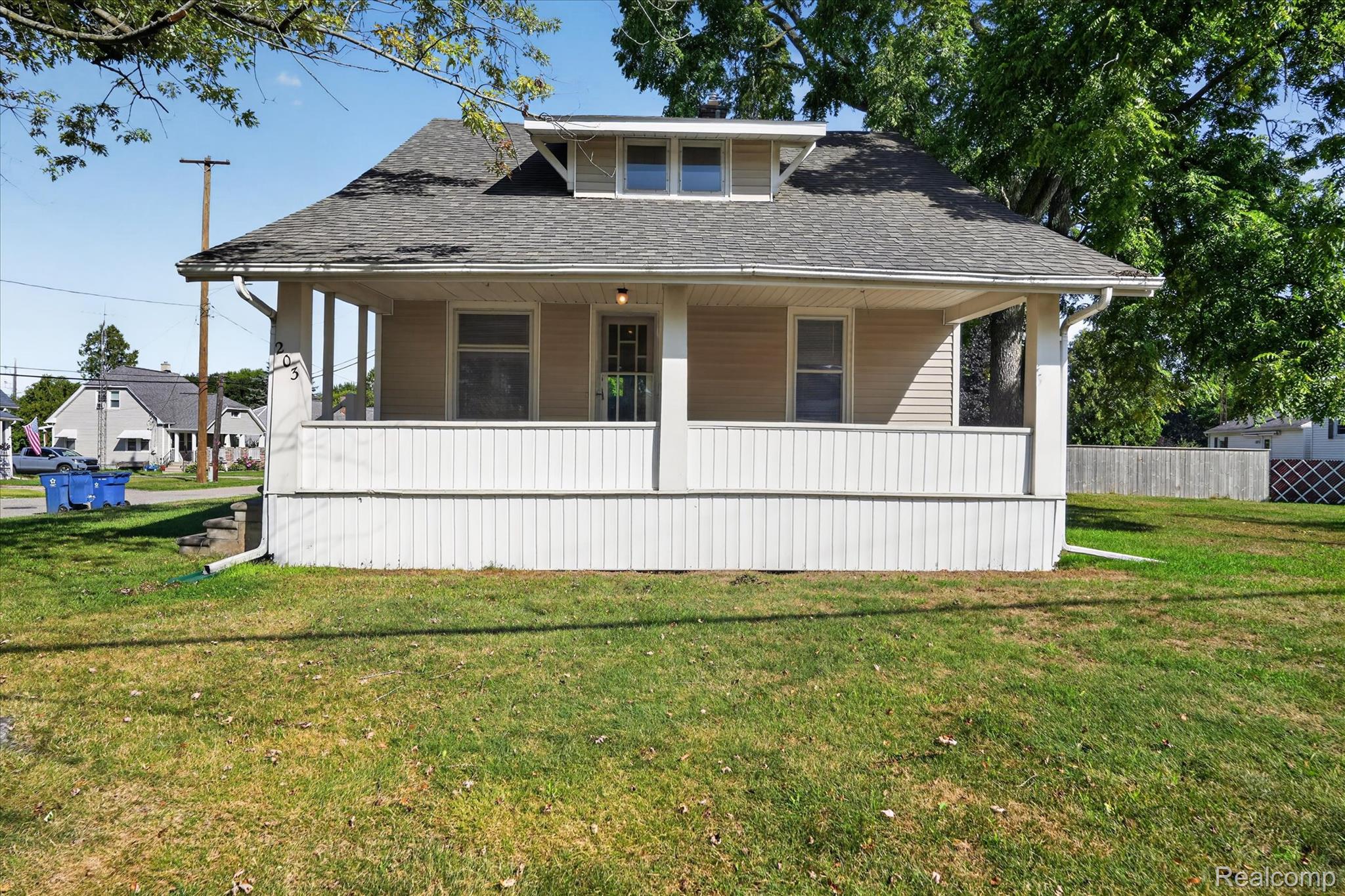 203 Center Road