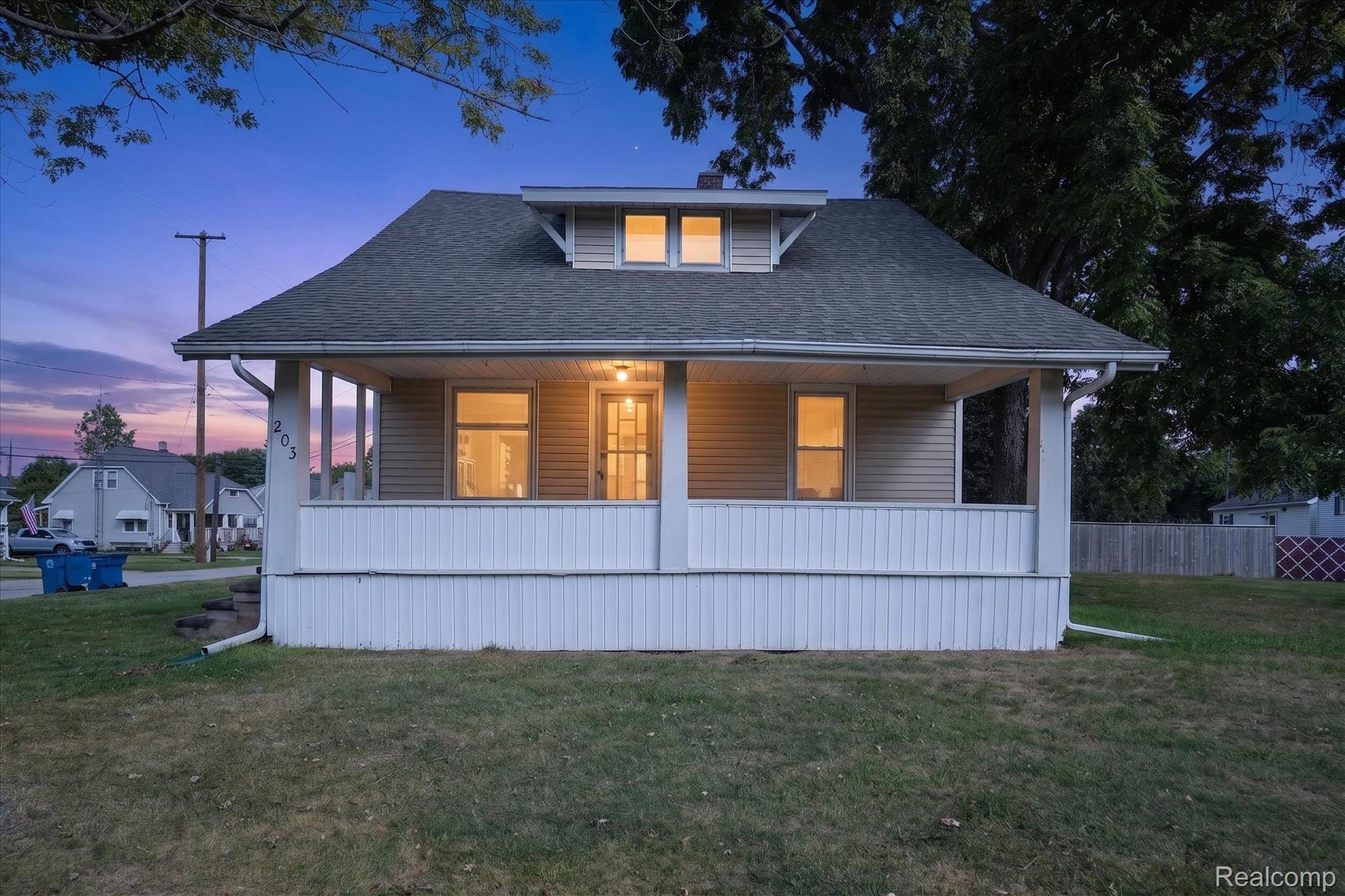 203 Center Road