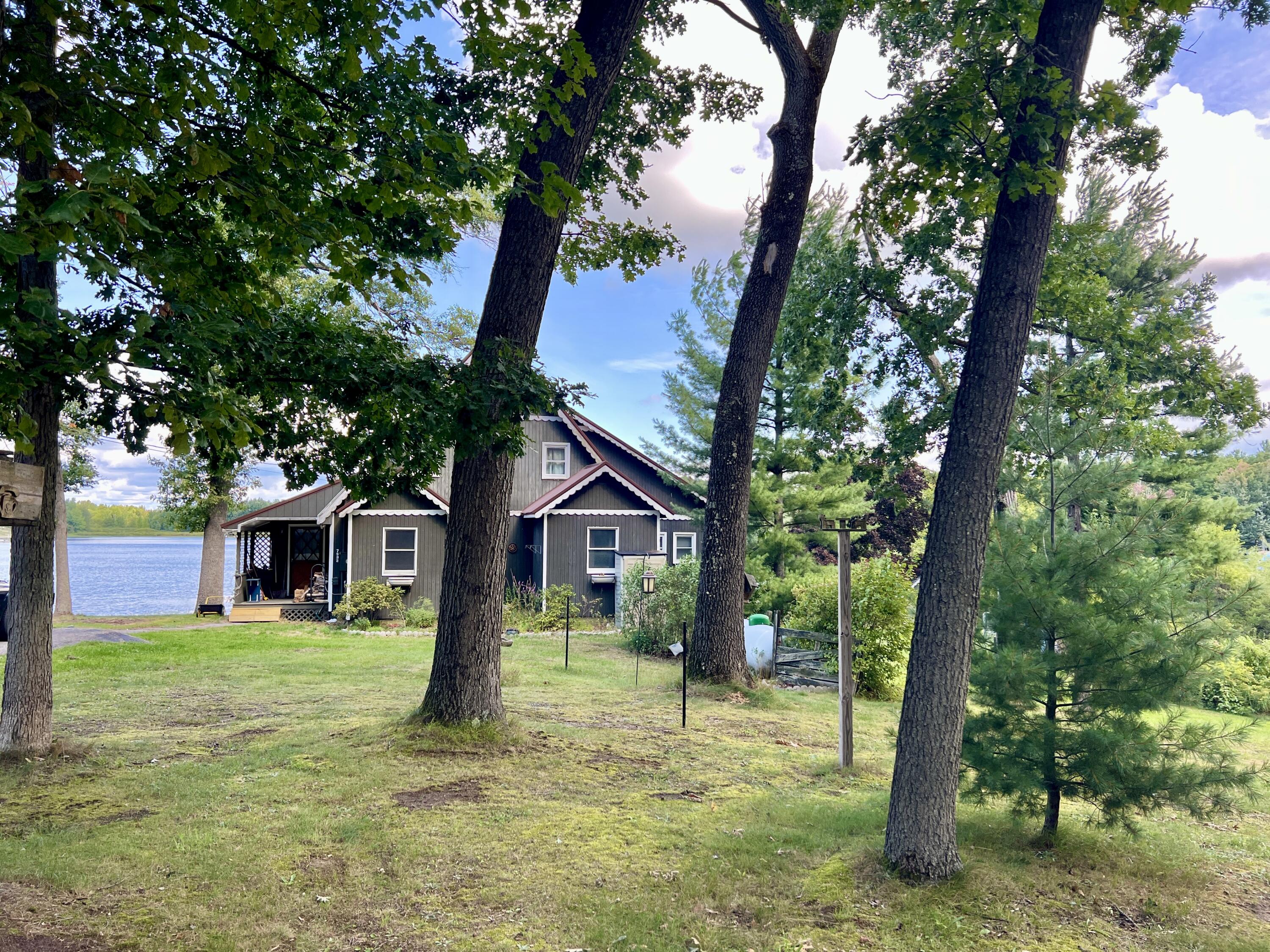 7832 E US Highway 10