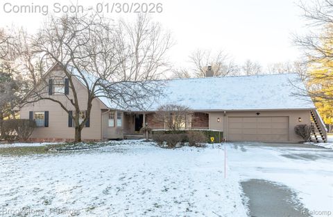 2734 LENOX Troy City MI 48098