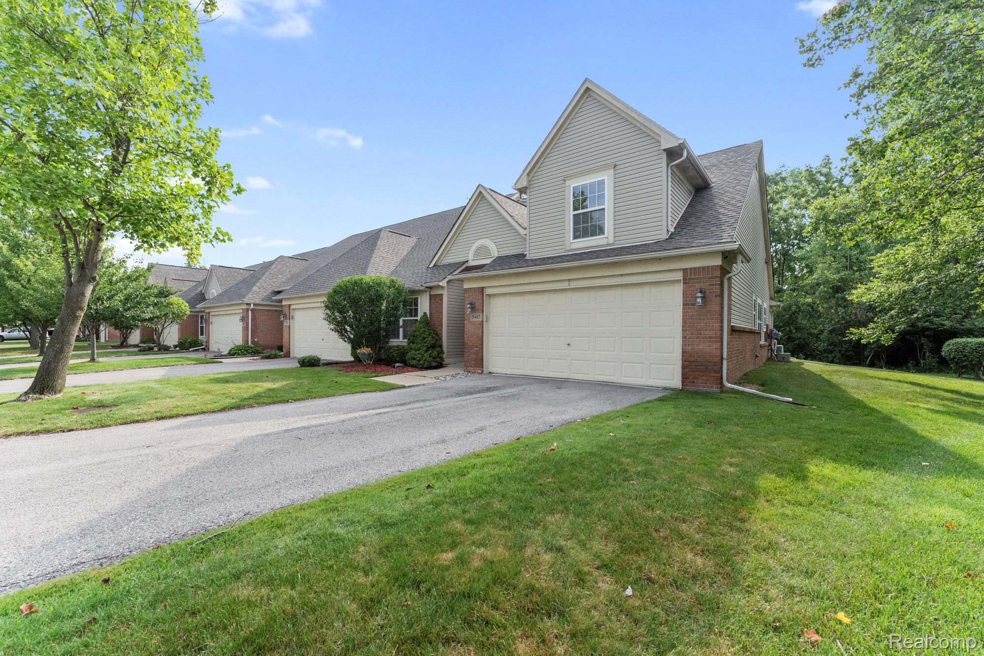 5487 Greenway Drive 82