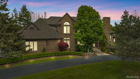 6127 WINCLIFF Drive West Bloomfield Charter Township MI 48322