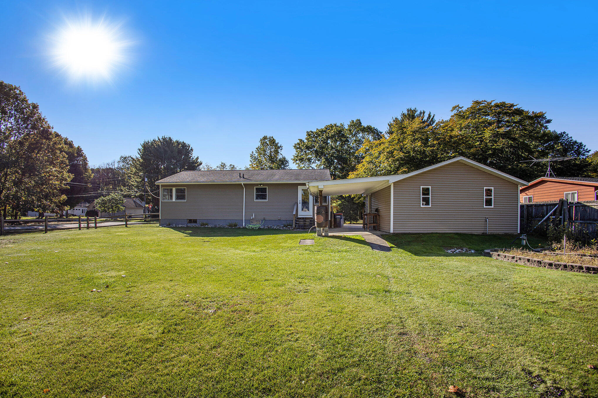 1514 W Sternberg