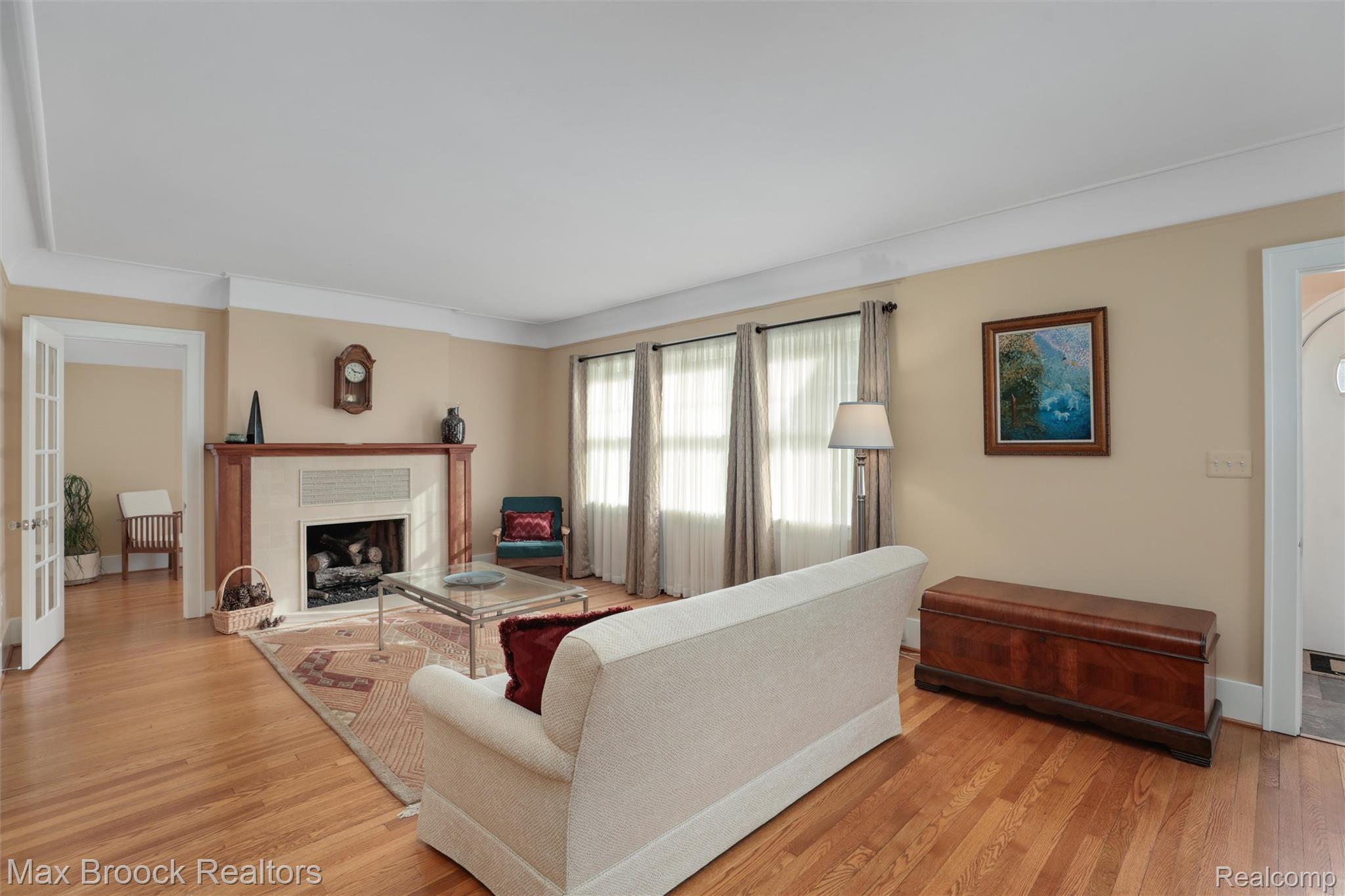 46 Oakdale Boulevard