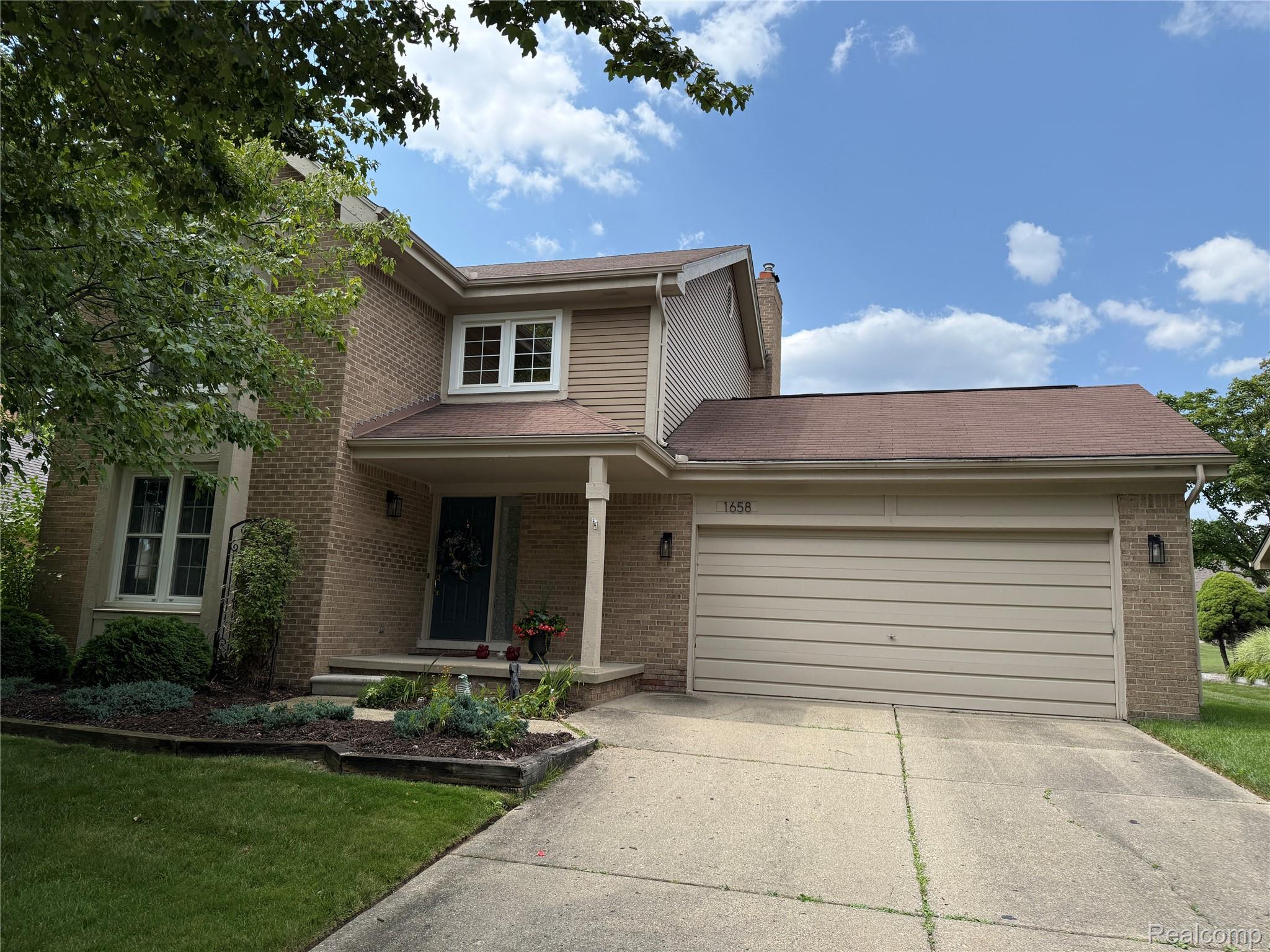 1658 Hillside Lane