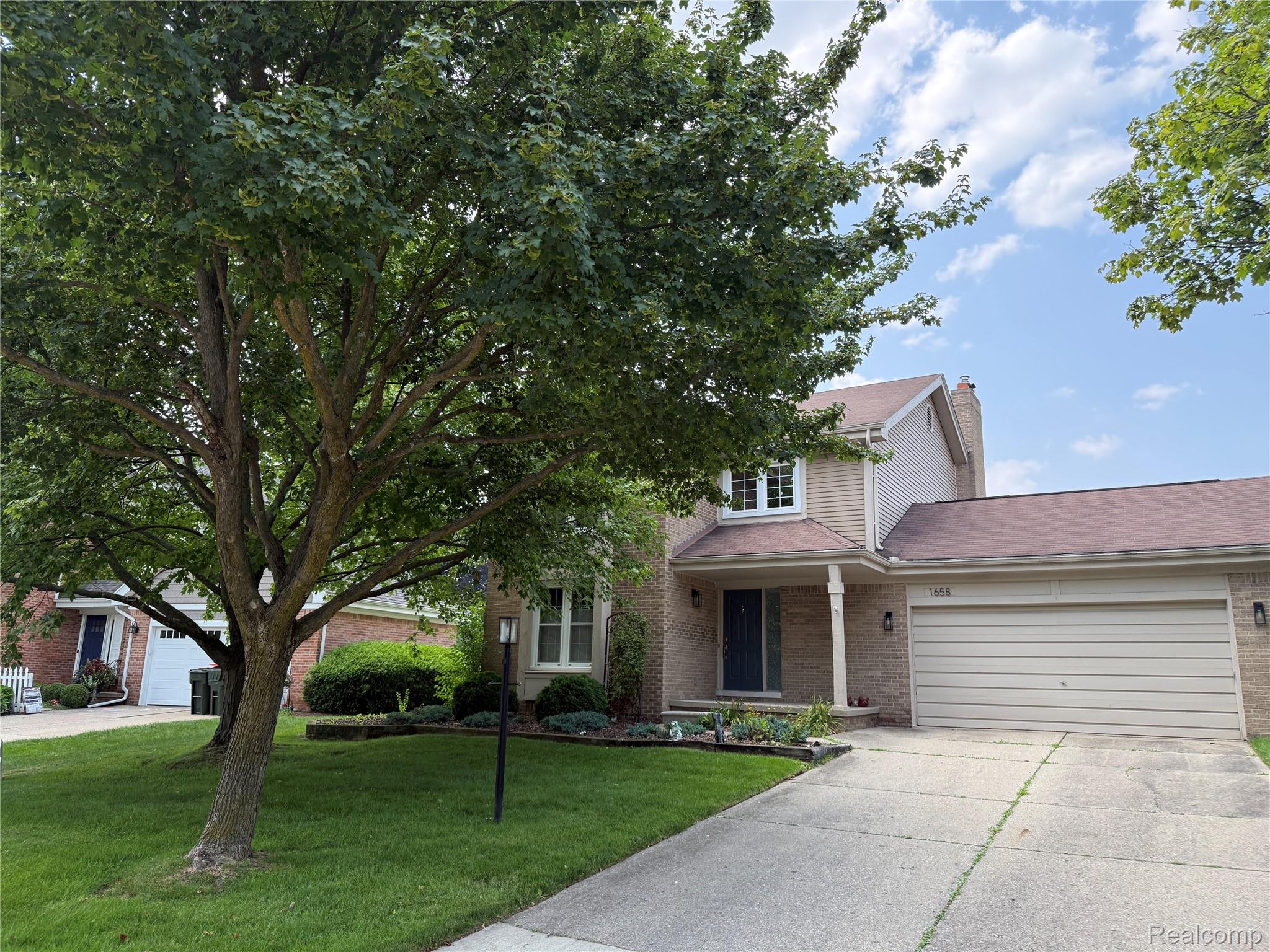 1658 Hillside Lane