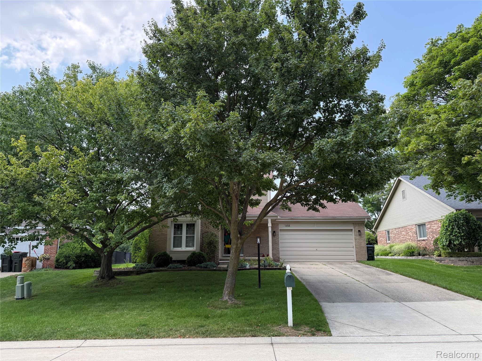 1658 Hillside Lane