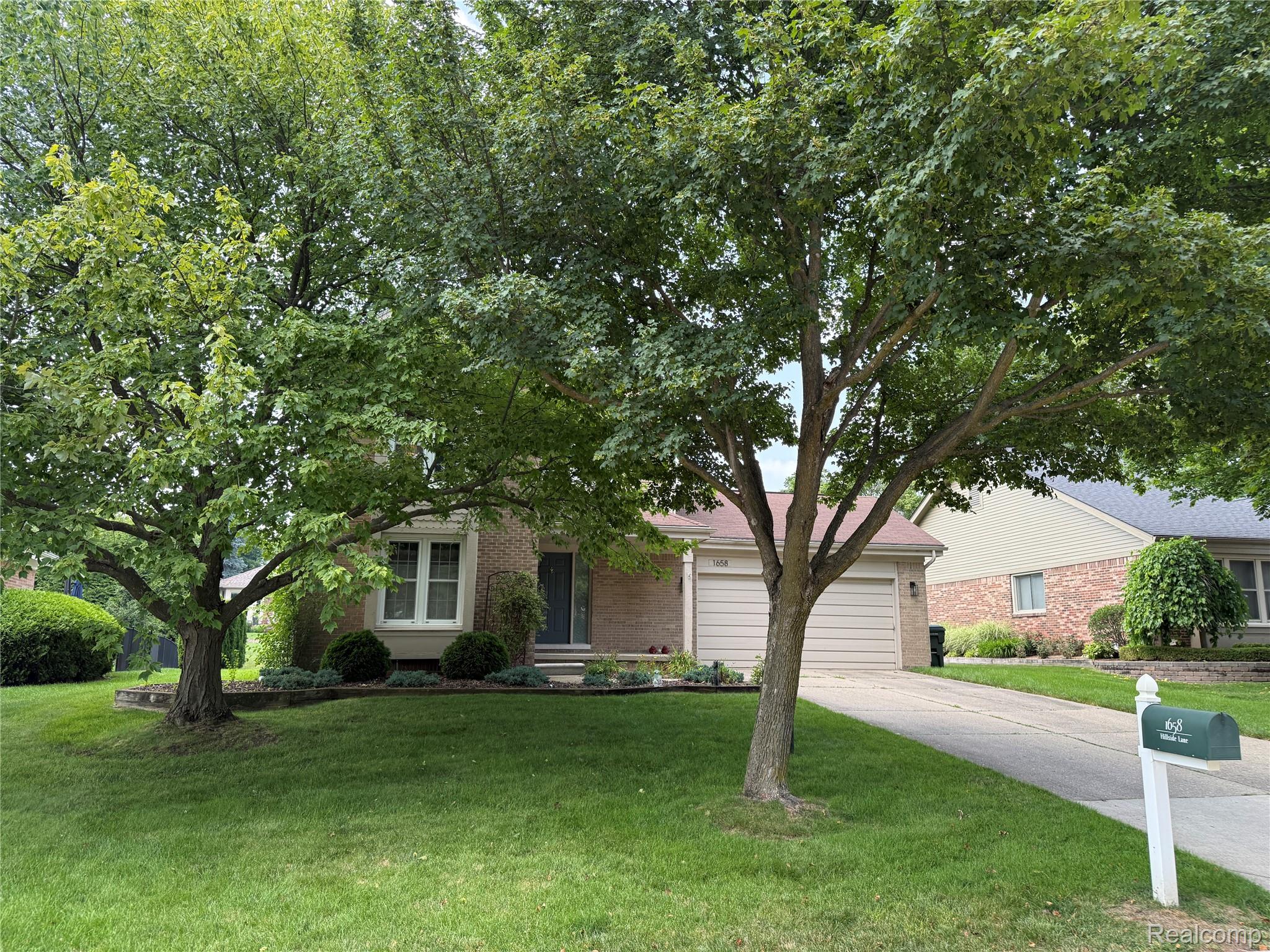 1658 Hillside Lane
