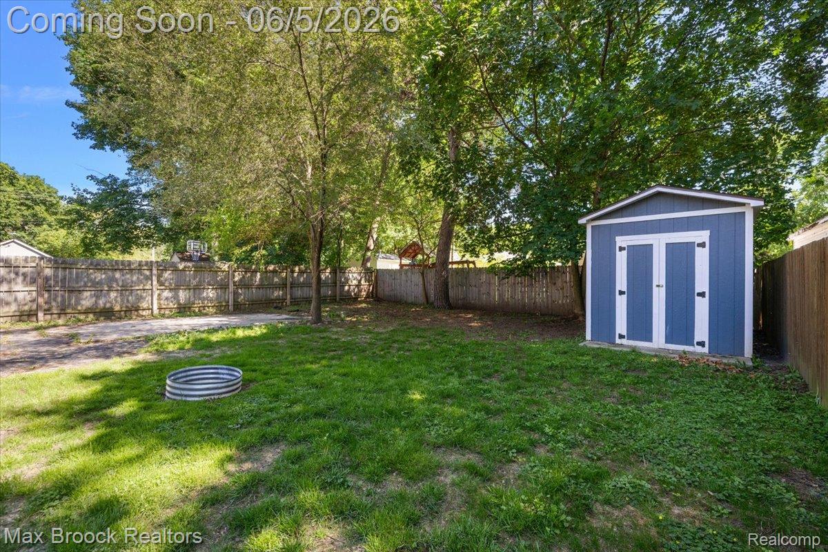 6431 Prairie Lawn