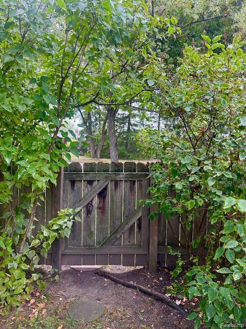 Madison Heights City, Michigan 48071, United States, 3 Bedrooms Bedrooms, ,2 BathroomsBathrooms,Residential,Active,215578