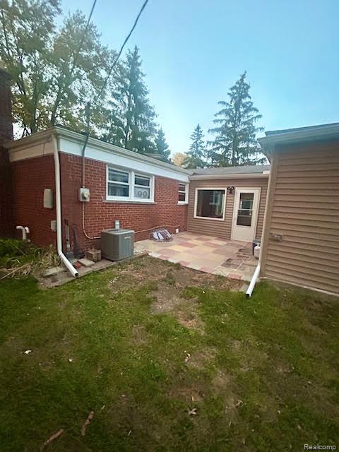 Madison Heights City, Michigan 48071, United States, 3 Bedrooms Bedrooms, ,2 BathroomsBathrooms,Residential,Active,215578