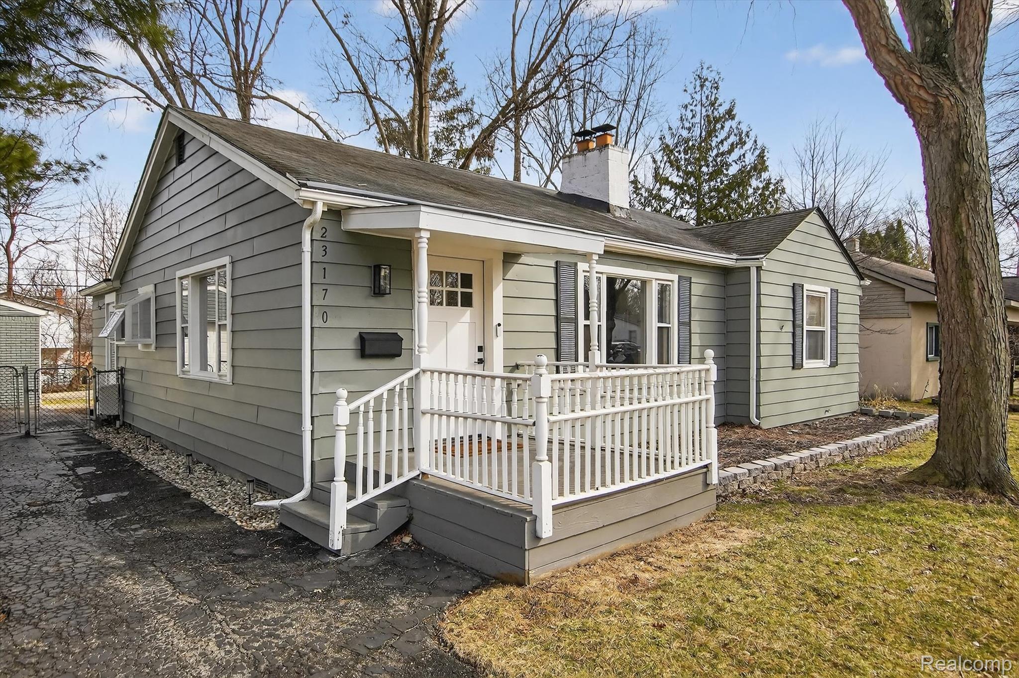 23170 Hawthorne Street