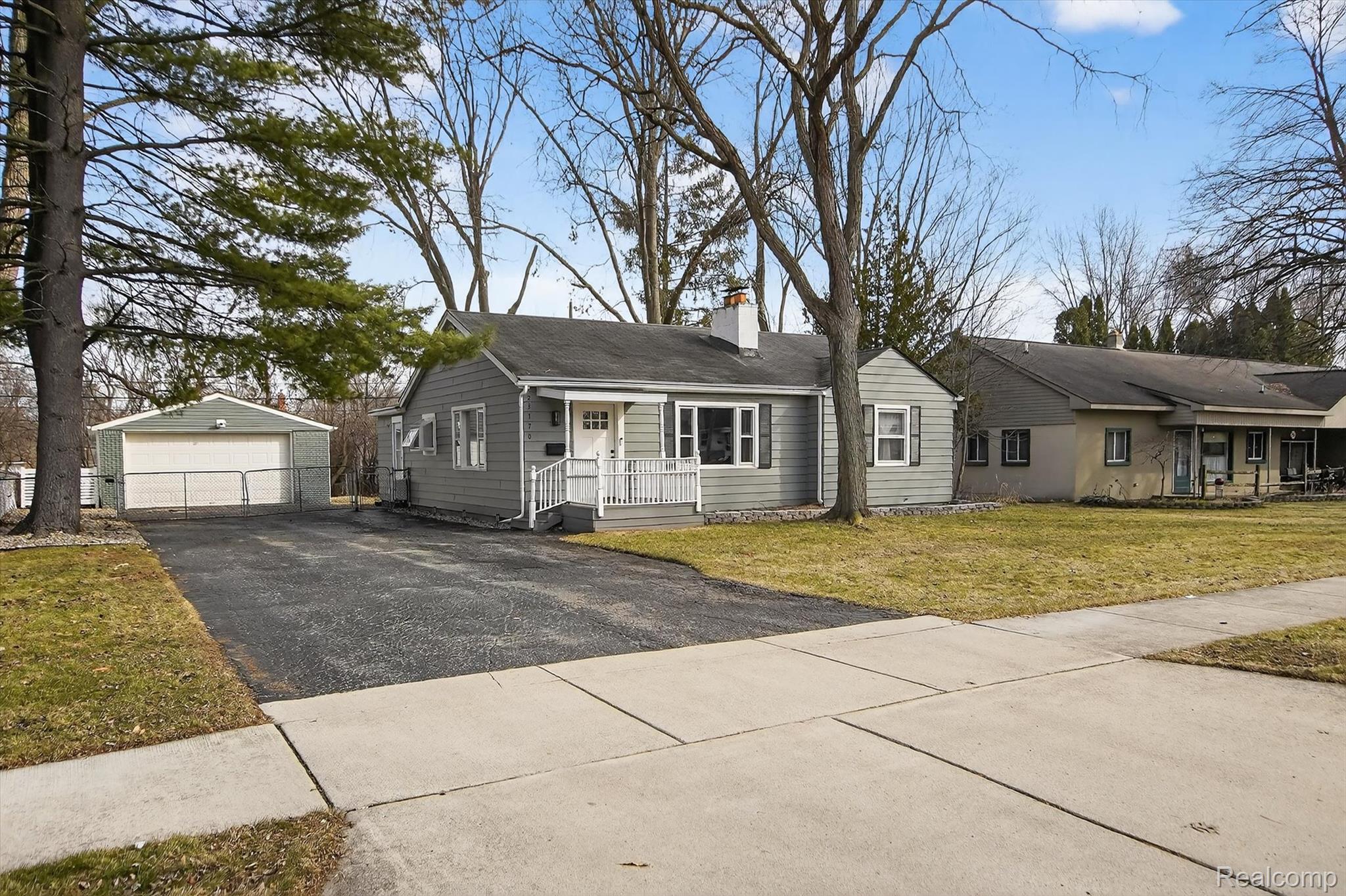 23170 Hawthorne Street