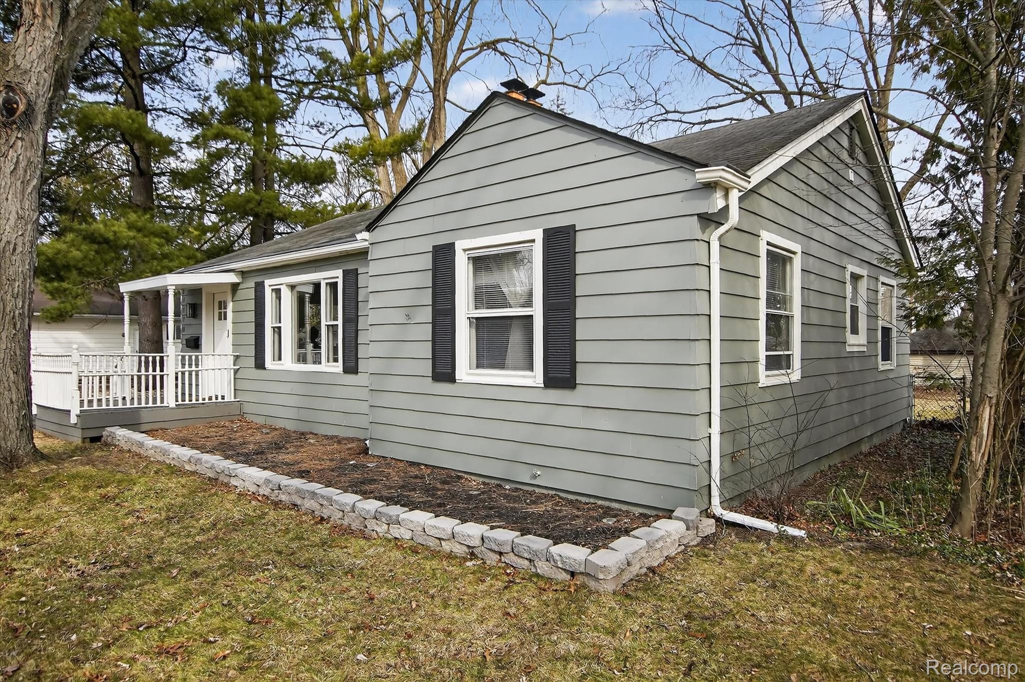 23170 Hawthorne Street