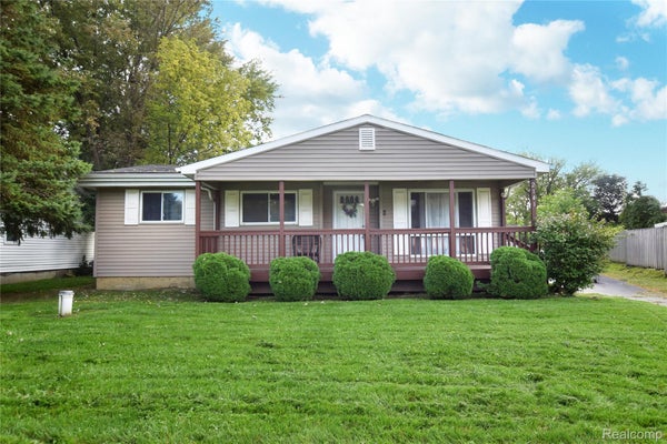 2141 SANDALWOOD DR, BURTON, MI 48519 - Image 5257f3714172806218c2e9779f3ea7e8/39398859