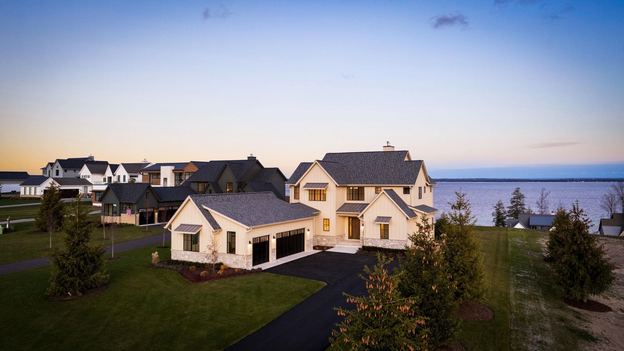 15678 Waters Edge