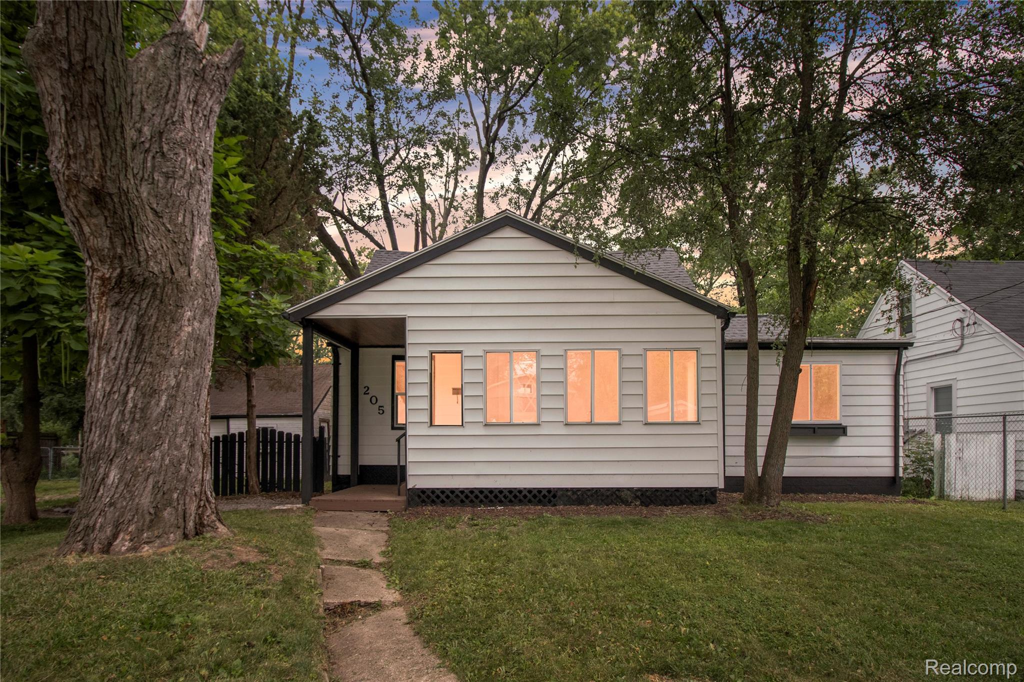205 E Potter Avenue
